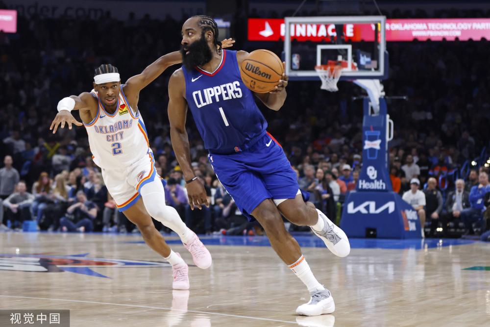 成了鲜明对 成了鲜明对