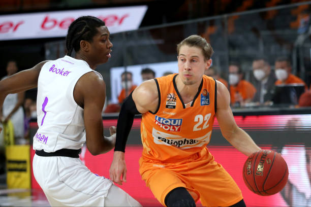 的首发阵型 的首发阵型